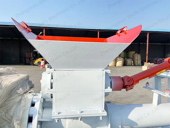 Automatic feeding machine in factory
