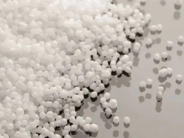 Pure recycled plastic granules 1