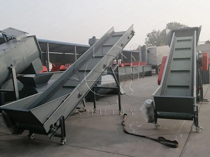 Belt climbing conveyor